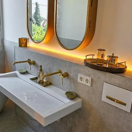 شقة Luxus Dachgeschoss 80m² *