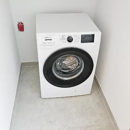 شقة Luxus Dachgeschoss 80m² *